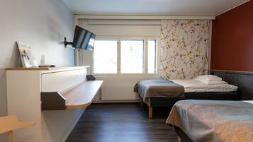 Kahden hengen hotellihuone | Desk, free cribs/infant beds, free WiFi, bed sheets