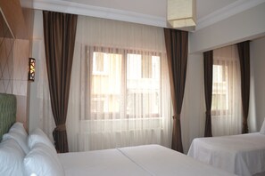 Family Room | In-room safe, soundproofing, free WiFi, bed sheets