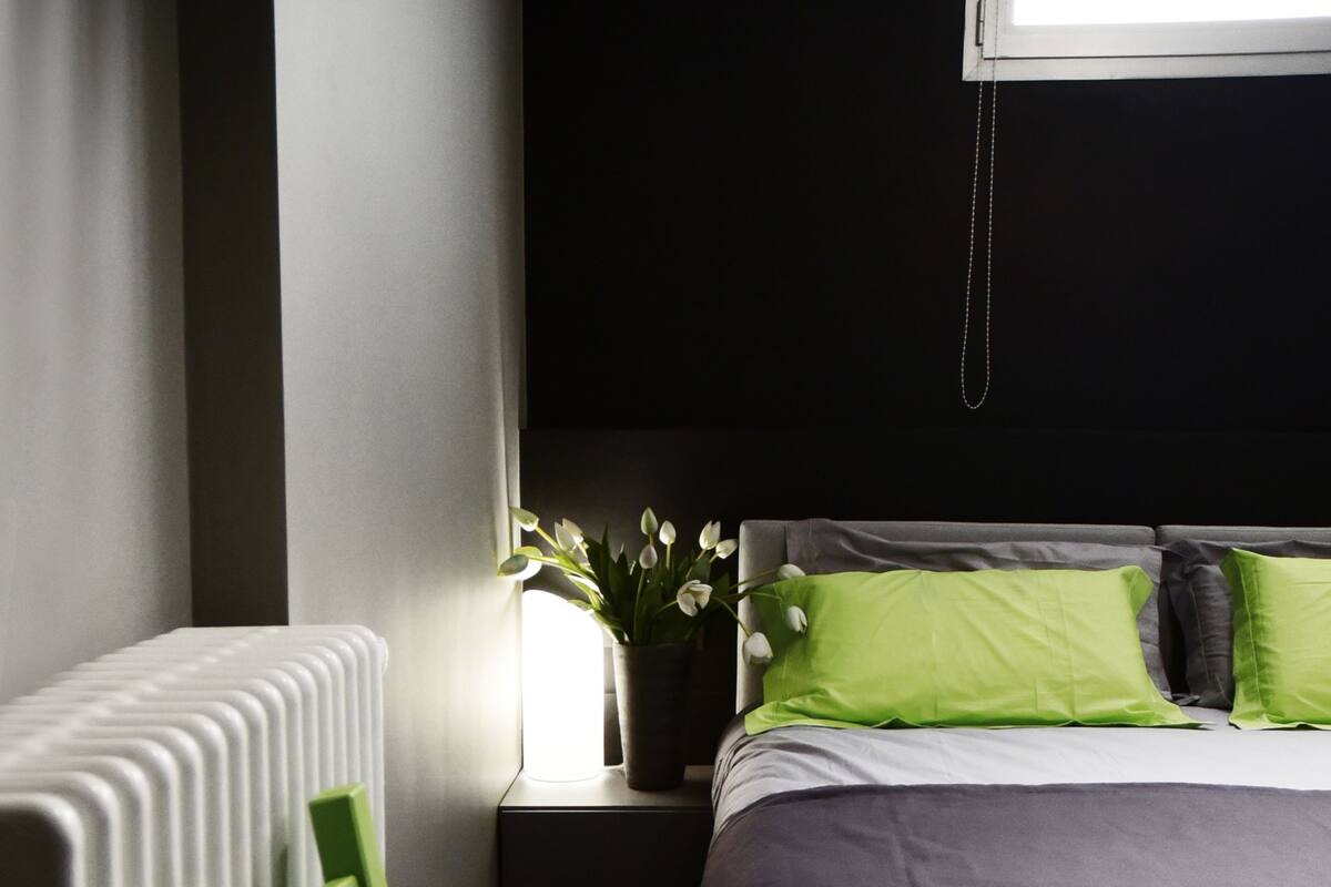 Chambre Deluxe double ou avec lits jumeaux (Room M) | Literie de qualité, couette en duvet, lit avec matelas à plateau-coussin