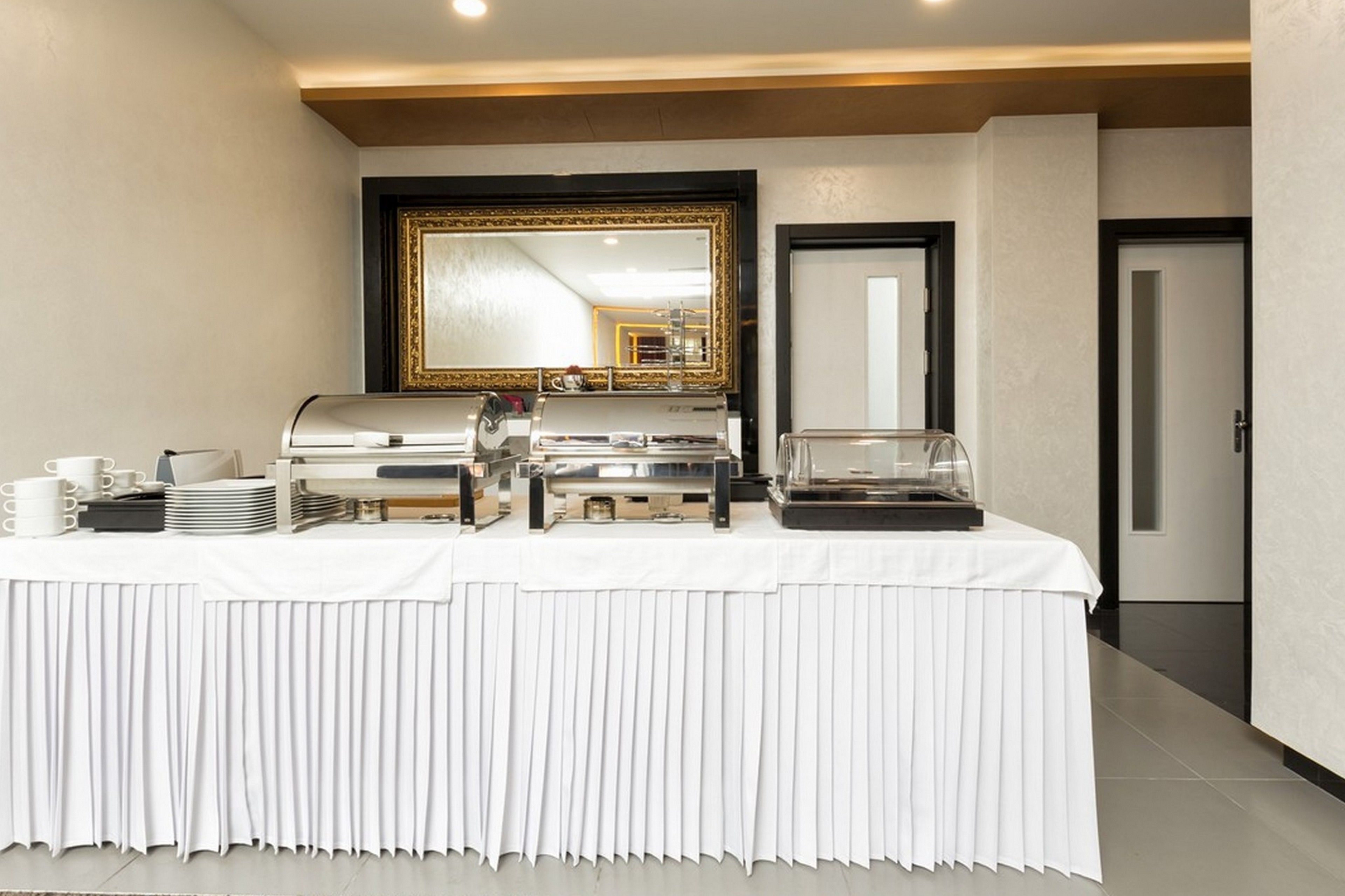 Daily buffet breakfast for a fee