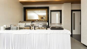 Daily buffet breakfast for a fee