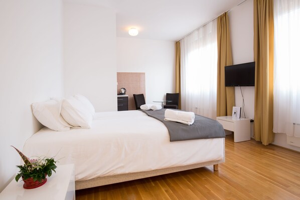 Economy Double or Twin Room, 1 Bedroom | Premium bedding, minibar, in-room safe, individually decorated