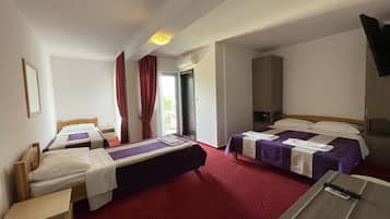 Quadruple Room | Desk, free cots/infant beds, free WiFi