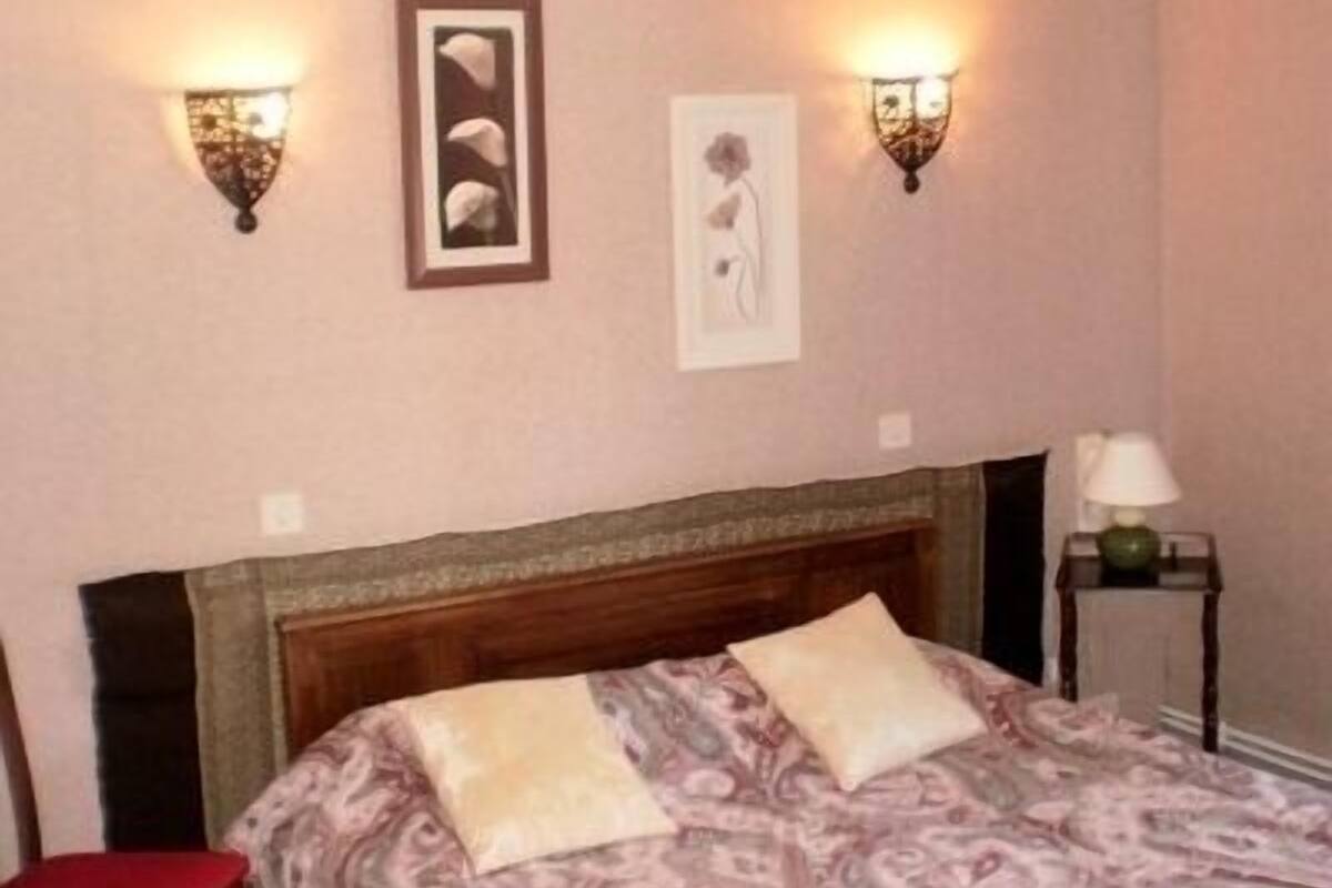 Standard Double Room | Desk, cribs/infant beds, free WiFi