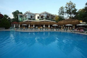 Seasonal outdoor pool, pool umbrellas, pool loungers - Telmessos Select (Fethiye)