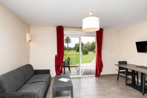 Televisión de pantalla plana de 55 pulgadas con canales digitales