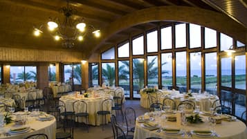 Frühstück, Mittagessen, Abendessen, lokale Küche