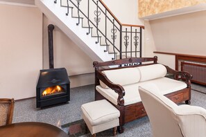 Family Suite, 1 Bedroom, Balcony, Mountain View | Living area