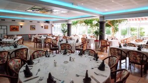 Restaurant - Hotel L'Enclos (Donneville)