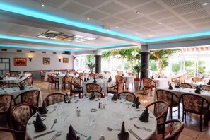 Restaurant - Hotel L'Enclos (Donneville)