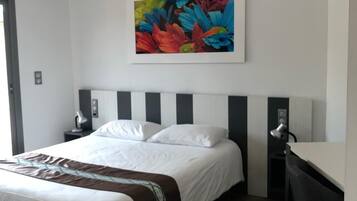 Desk, soundproofing, cots/infant beds, free WiFi