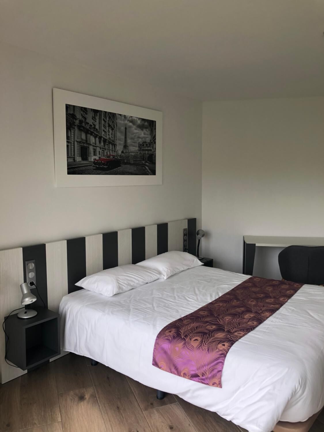 desk, soundproofing, cots/infant beds, free wifi