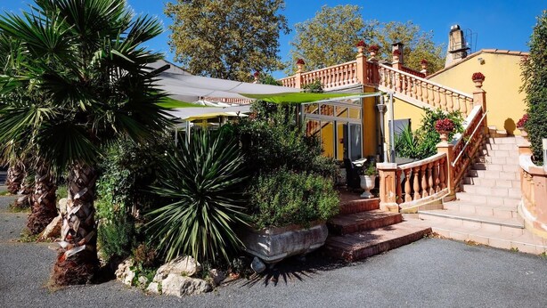 Exterior - Hotel L'Enclos (Donneville)