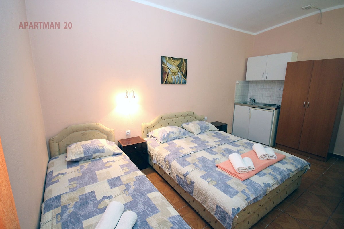 Standard Twin Room, 2 Single Beds, Private Bathroom, Mountain View | In-room safe, iron/ironing board, free WiFi, individually furnished