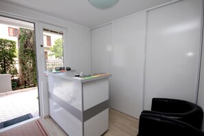 Check-in/check-out kiosk