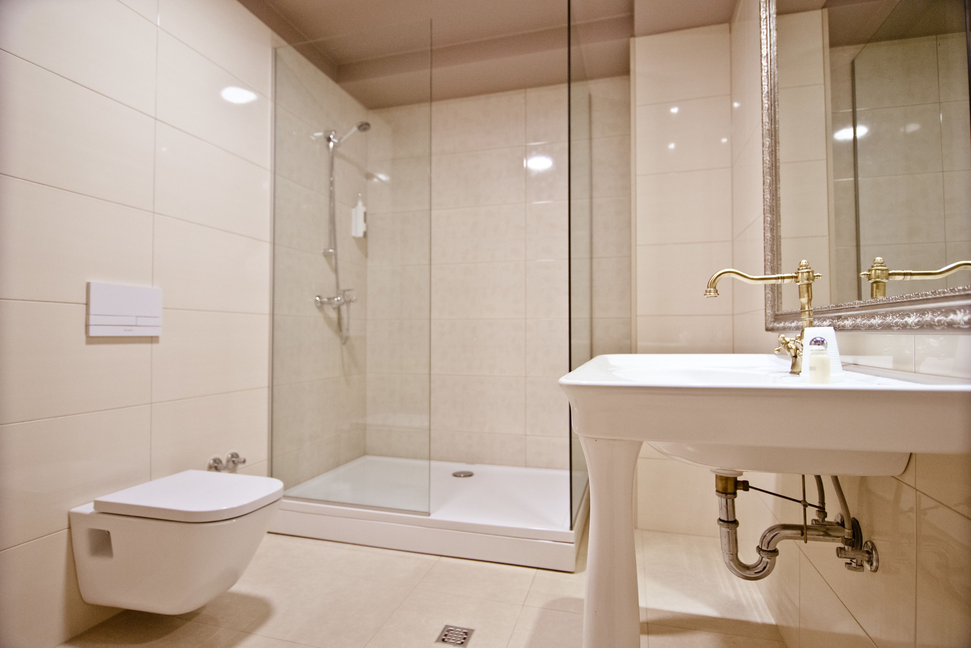 comfort double room, city view, corner | bathroom | shower, free toiletries, hair dryer, towels