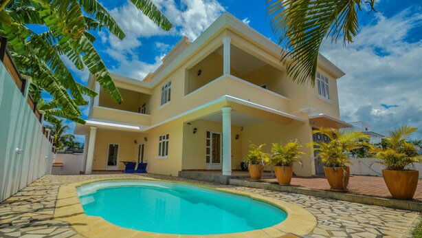Property grounds - Krishna Villa (La Gaulette)