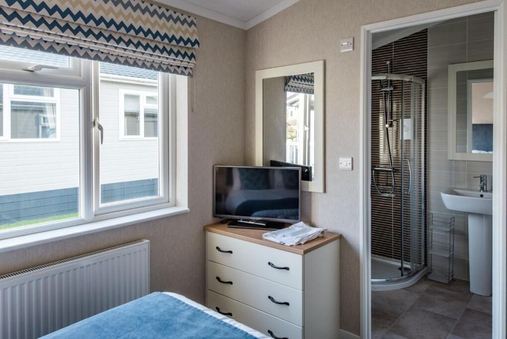 lodge, 4 bedrooms, dog friendly | iron/ironing board, free wifi, bed sheets