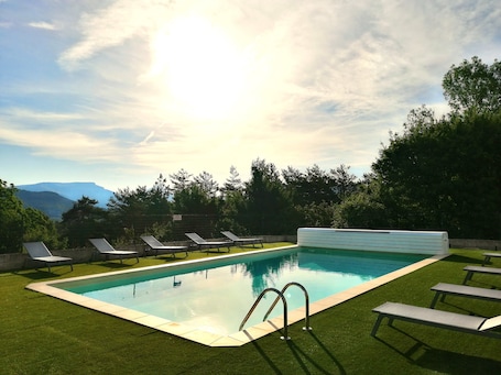Outdoor pool, open 8:00 AM to 8:00 PM, pool umbrellas, pool loungers. Hôtel Le Panoramic