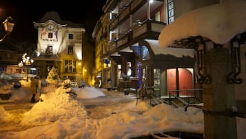 Fassade der Unterkunft – Abend/Nacht