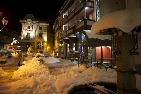 Front of property - evening/night