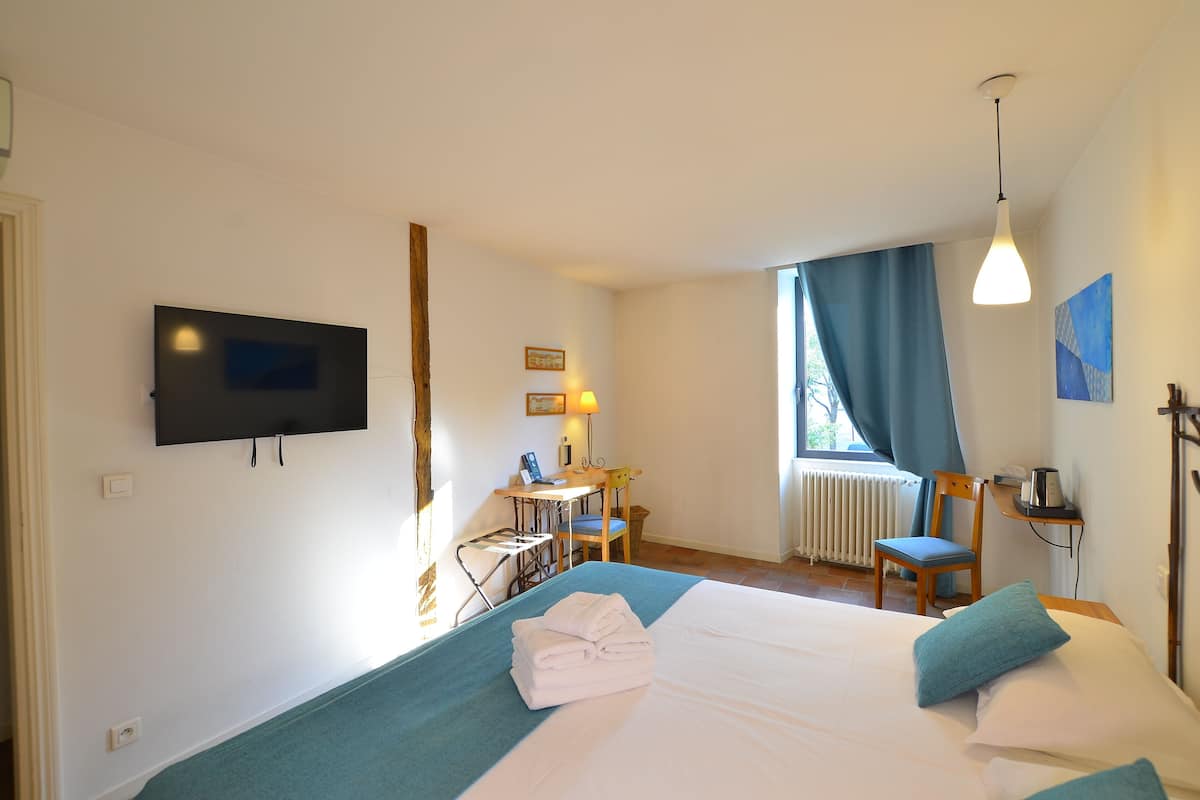superior double room, air conditioning | desk, free wifi, bed sheets