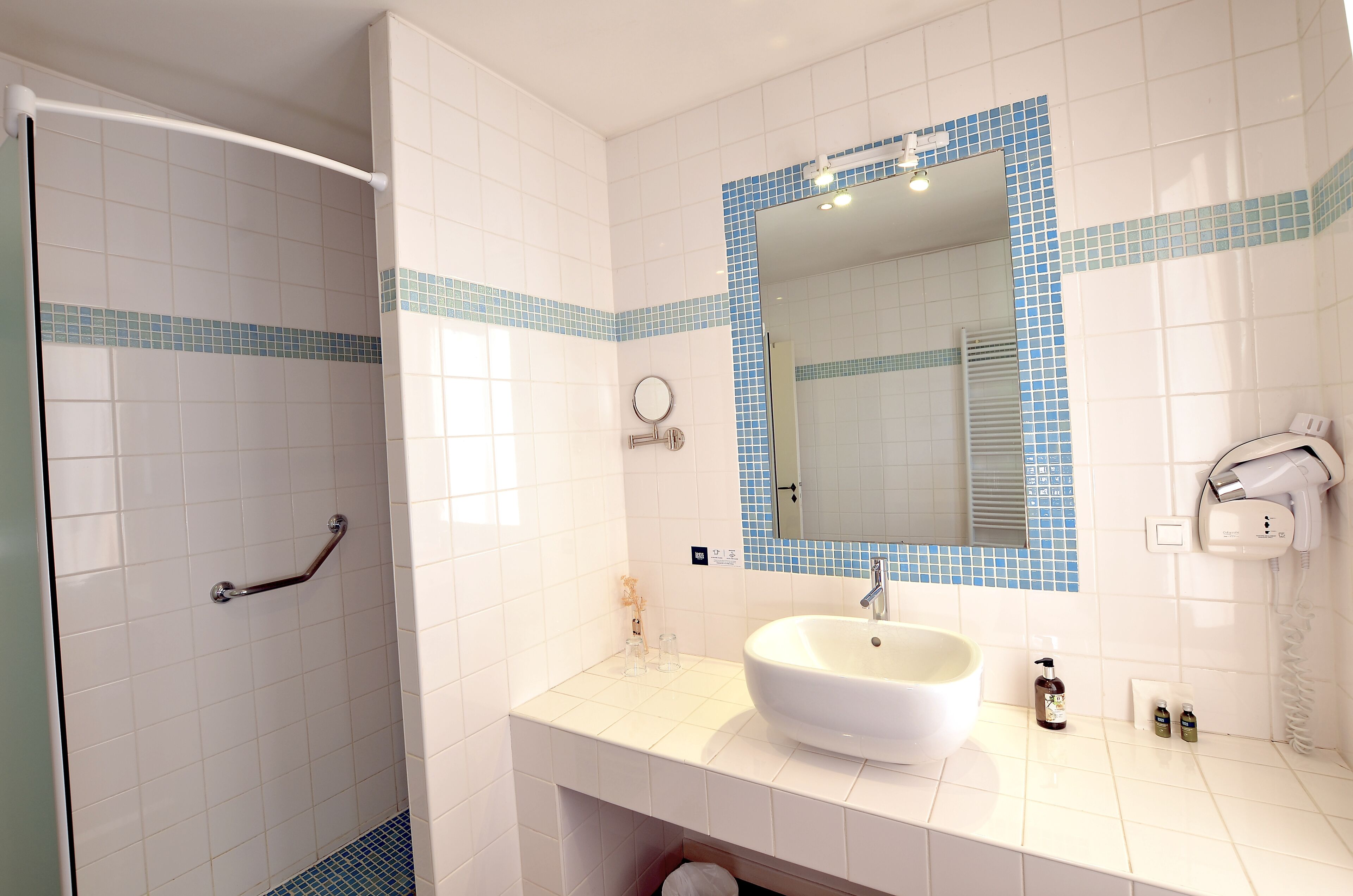 superior double room, air conditioning | bathroom | free toiletries, hair dryer, towels