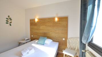 Standard Double Room Single Use, Air conditioning | Desk, free WiFi, bed sheets