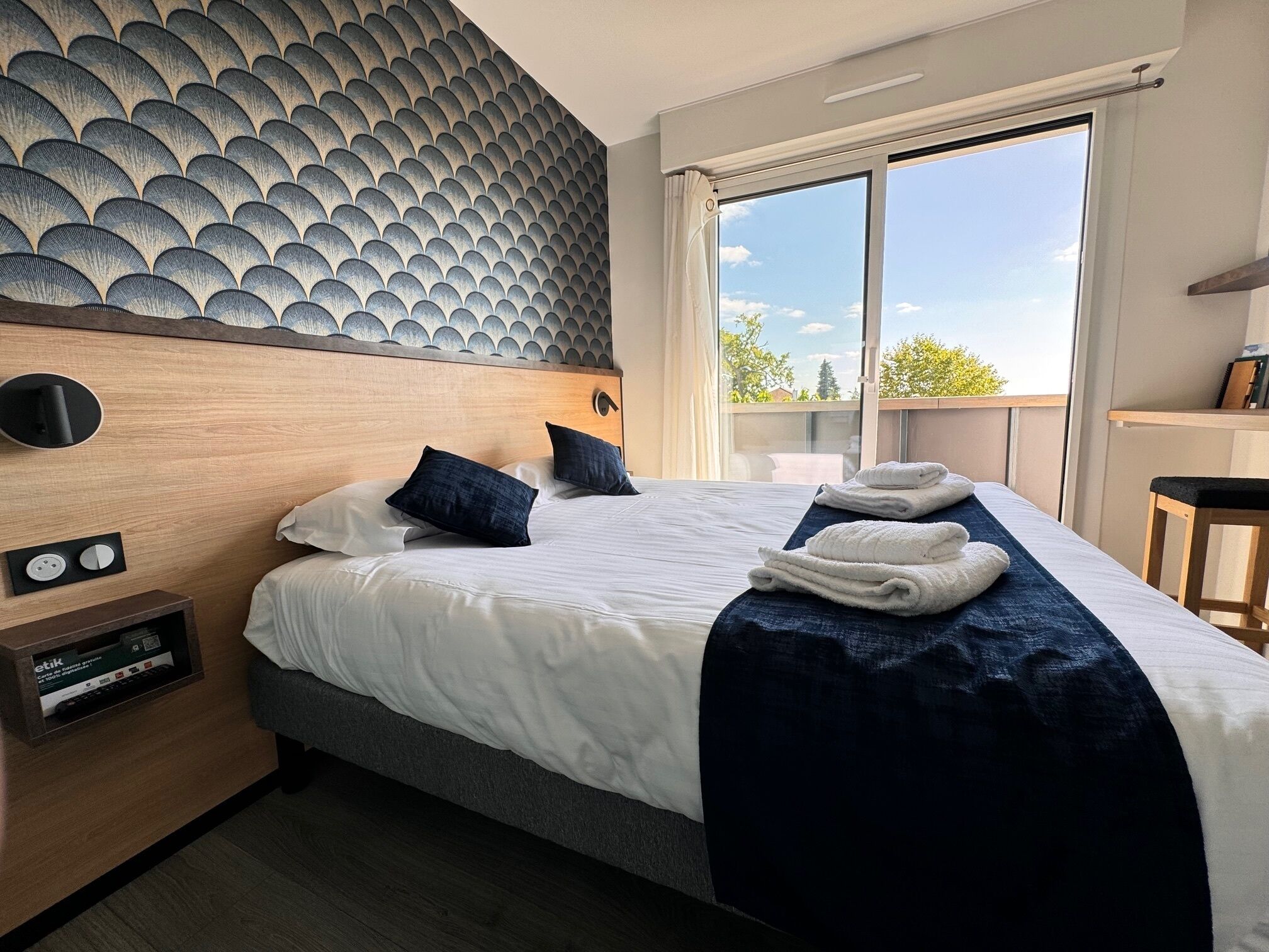Bureau, chambres insonorisées, Wi-Fi gratuit, draps fournis