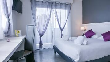 Chambre Double | Bureau, chambres insonorisées, Wi-Fi gratuit, draps fournis