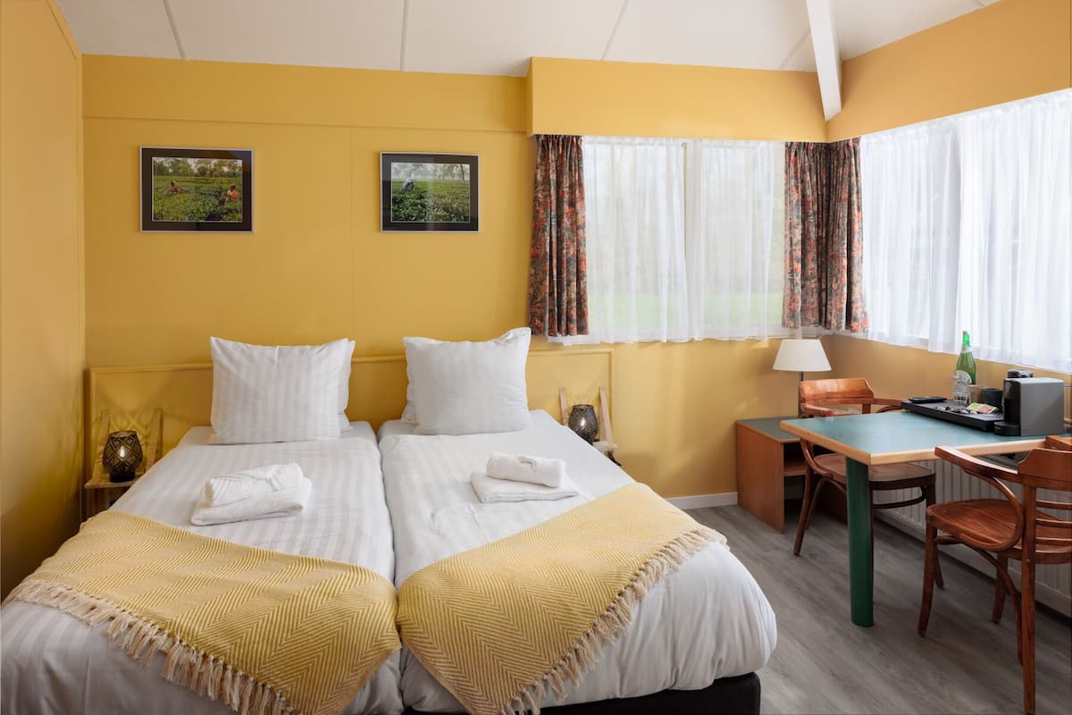 Standard Double Room, Garden View, Annex Building | Desk, free WiFi