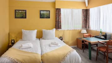 Standard Double Room, Garden View, Annex Building | Desk, free WiFi
