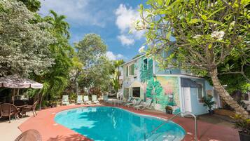 Outdoor pool, pool umbrellas, sun loungers