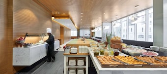 Hyatt Place Dubai Baniyas Square