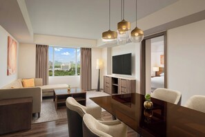 Club Apartment, 2 Bedrooms, Non Smoking | Minibar, in-room safe, individually decorated, individually furnished - Sheraton Hyderabad Hotel (Hyderabad)