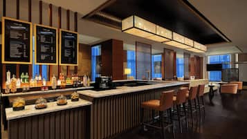 2 bars/lounges