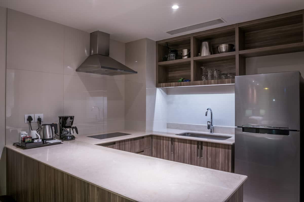 studio, 1 king bed, non smoking | private kitchen | coffee/tea maker, electric kettle, eco-friendly cleaning products