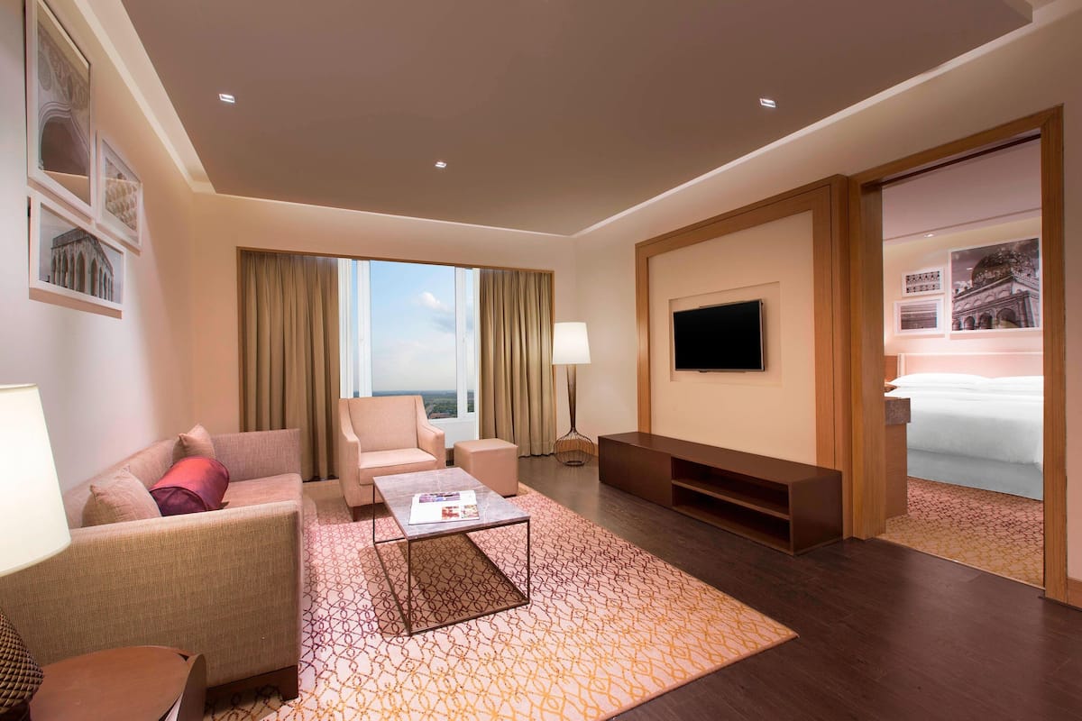 Executive Suite, 1 King Bed, Non Smoking