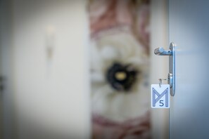 Room - Madrugada apartments (Stari Grad)