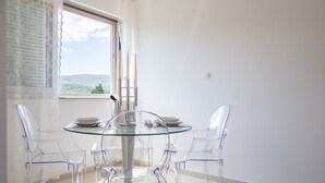Deluxe Apartment, 2 Bedrooms, Balcony, Sea View | In-room dining - Madrugada apartments (Stari Grad)