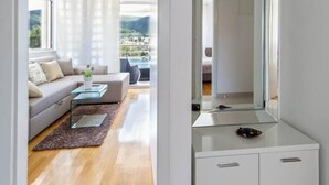 40-inch LCD TV with satellite channels, TV - Madrugada apartments (Stari Grad)