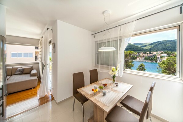 Standard Apartment, 2 Bedrooms, Balcony, Sea View | In-room dining - Madrugada apartments (Stari Grad)