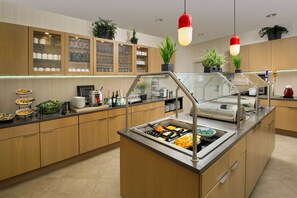 Free daily self-serve breakfast - Homewood Suites by Hilton Miami Downtown/Brickell (Miami)