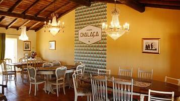 Café da manhã, almoço e jantar
