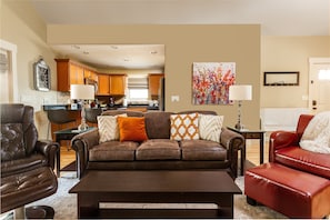 Cottage, 2 Bedrooms, Hot Tub (2 King Beds) | Living room | Flat-screen TV, fireplace