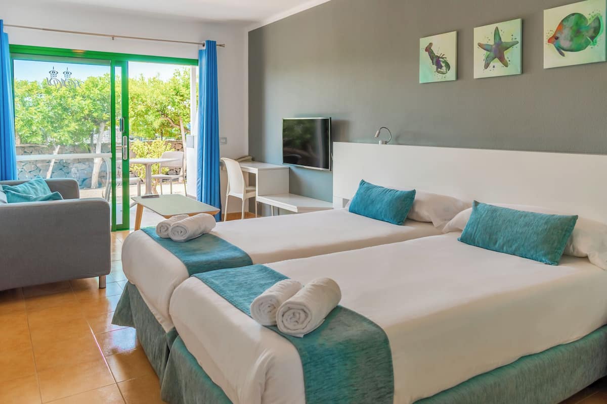 1 bedroom, desk, free WiFi, bed sheets