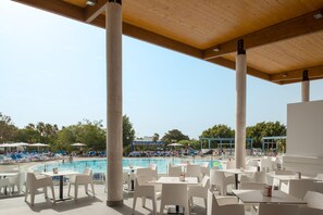 Bar accanto alla piscina