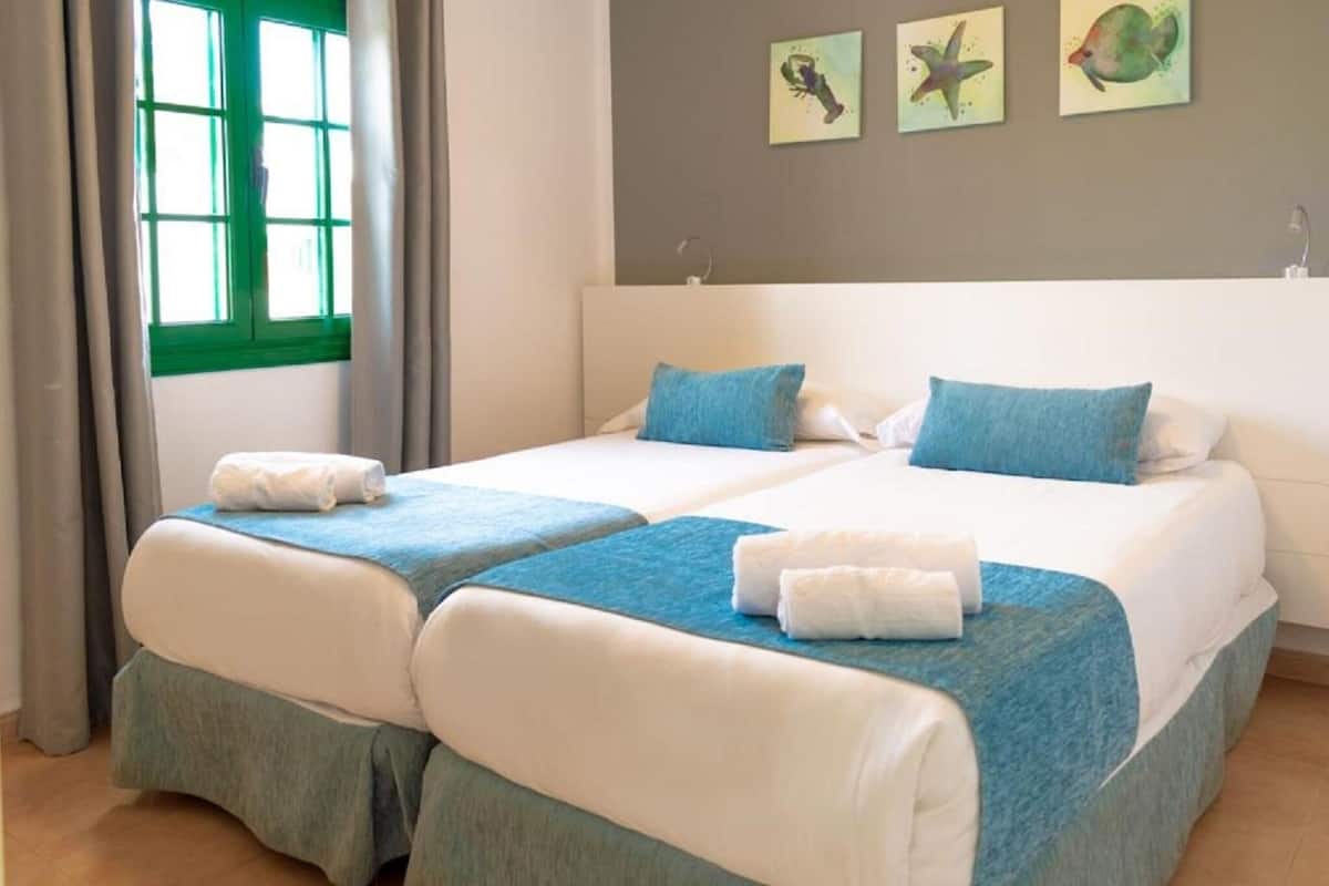 1 habitación, escritorio, wifi gratis y ropa de cama