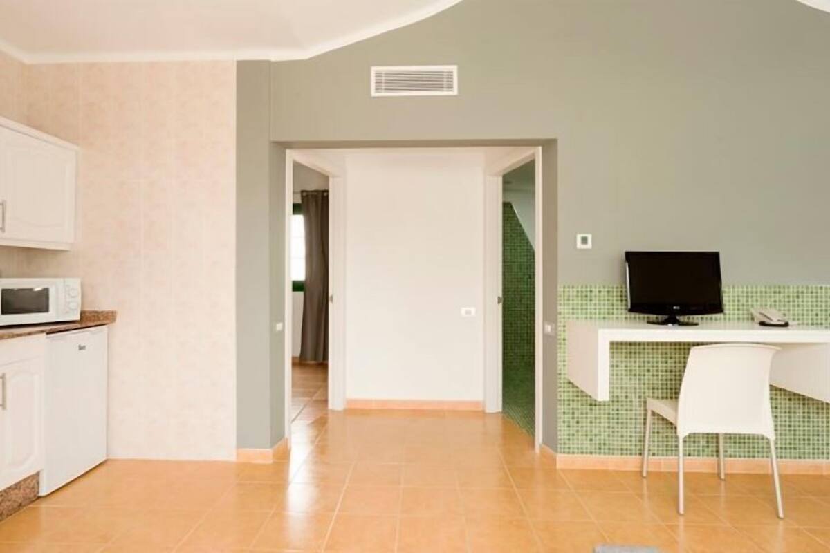 Departamento | 1 habitación, escritorio y espacio para trabajar con laptop