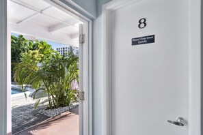 Standard Room, 1 Queen Bed with Sofa bed | Free WiFi - Seahorse Guesthouse (Pompano Beach)